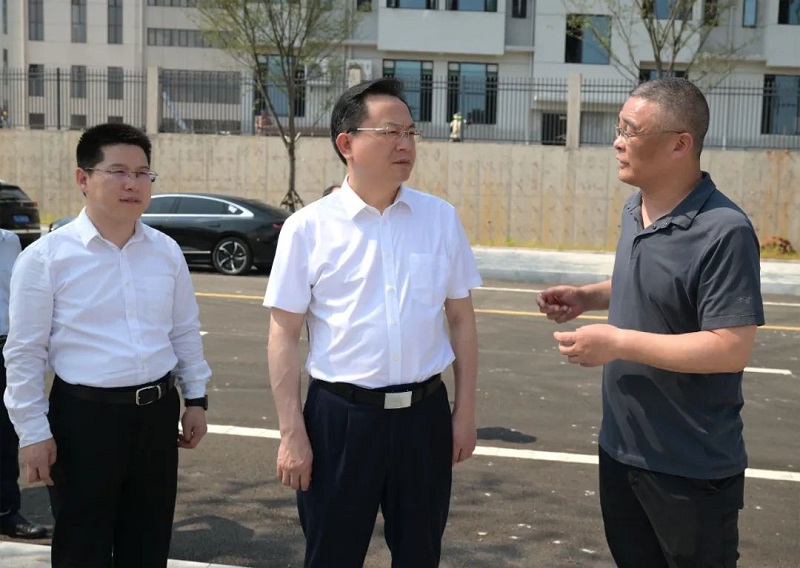 <a href="./xwzx_1411/gzdt_1412/202507/t20250710_712771.html">高质高效推进项目建设 实现铁水公空无缝衔接 孙兵调研花湖国际机场铁路联络线项目建设</a>