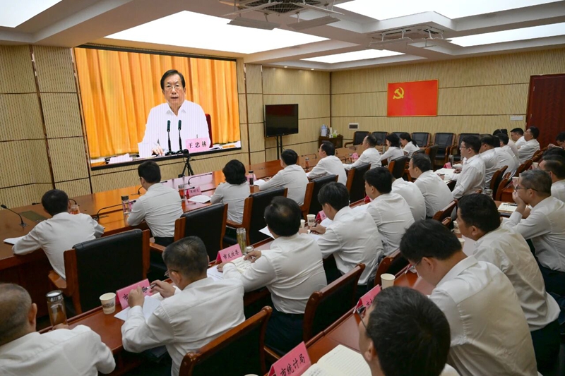 <a href="../xwzx_1411/gzdt_1412/202510/t20251010_729008.html">鄂州集中收看收听2025年四季度全省重大项目建设推进会孙兵王玺玮在鄂州分会场参加</a>